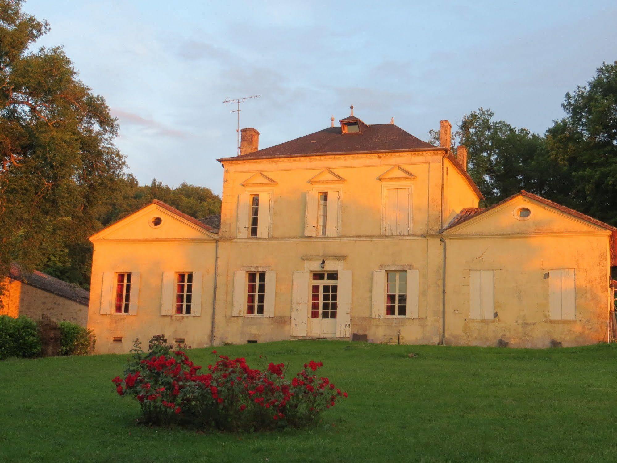 Aux Trois Fontaines Bed & Breakfast Eynesse ภายนอก รูปภาพ