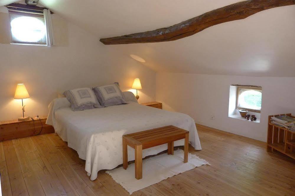 Aux Trois Fontaines Bed & Breakfast Eynesse ภายนอก รูปภาพ