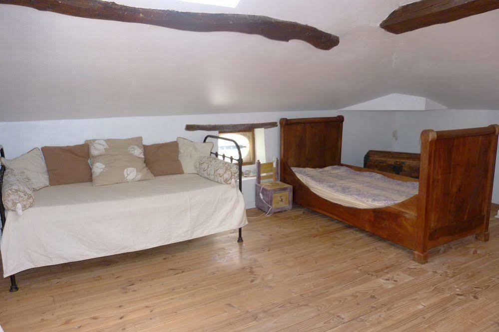 Aux Trois Fontaines Bed & Breakfast Eynesse ภายนอก รูปภาพ