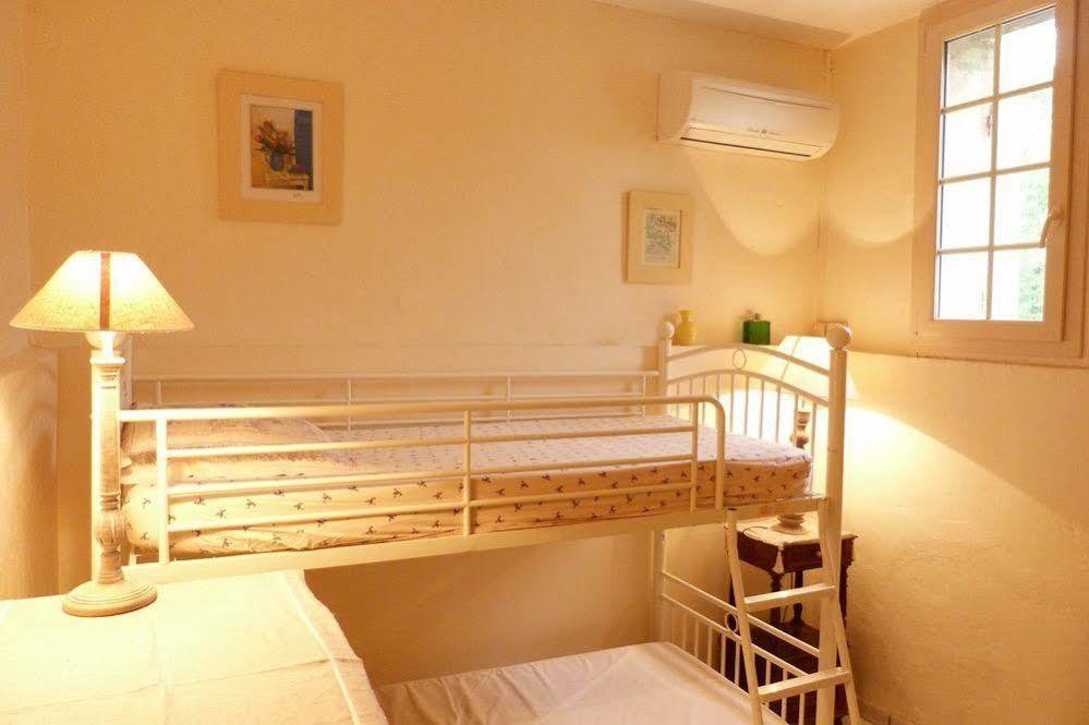 Aux Trois Fontaines Bed & Breakfast Eynesse ภายนอก รูปภาพ